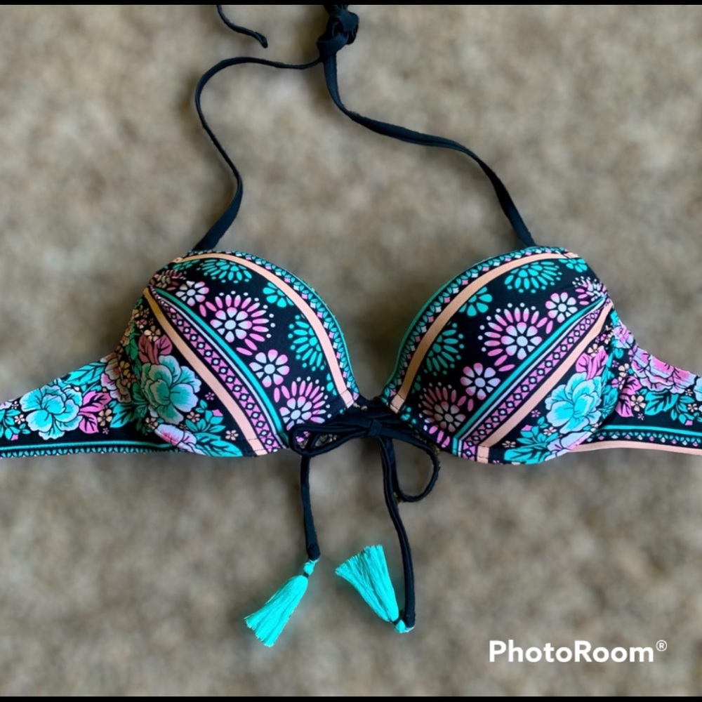 Xhilaration swimsuit top
